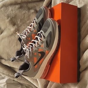 Mens Nike Air Max size 11, gray and orange
